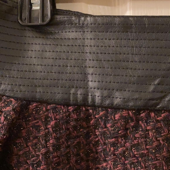 BCBG MINI SKIRT WITH WIDE WAIST BAND SIZE 10 - Picture 2 of 5